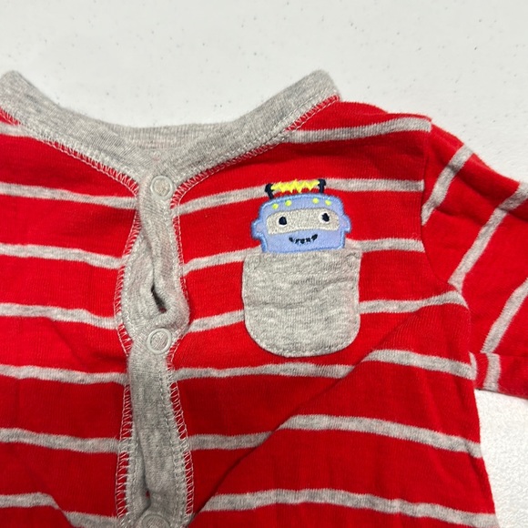 😍 3 for $15 😍 Boys Carter’s Onesie pajama sz 6M - Red & Gray - Picture 2 of 3